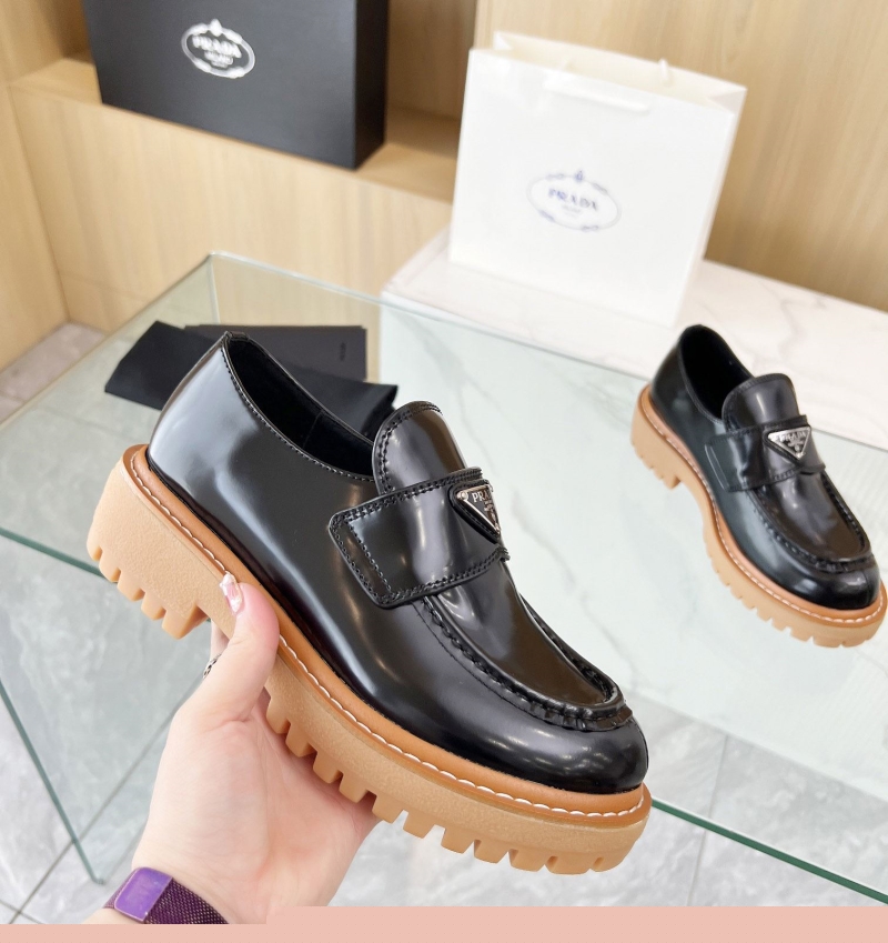 Pra*a leather shoes